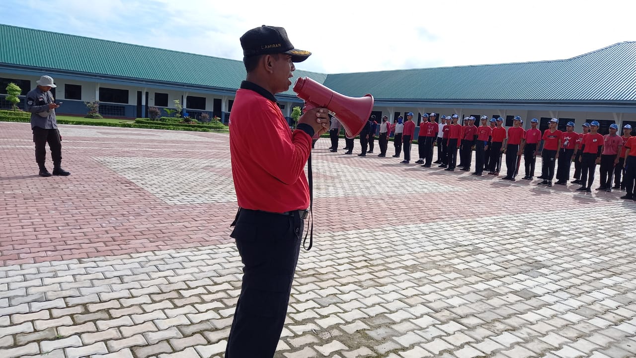 Kegiatan Latihan di Lapangan Bersama SMP-SMA Swasta Bina Bangsa 01