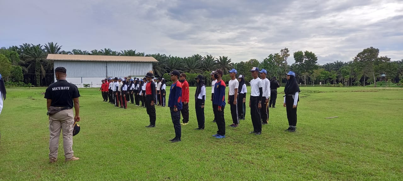 Kegiatan Latihan di Lapangan Upacara MS 1